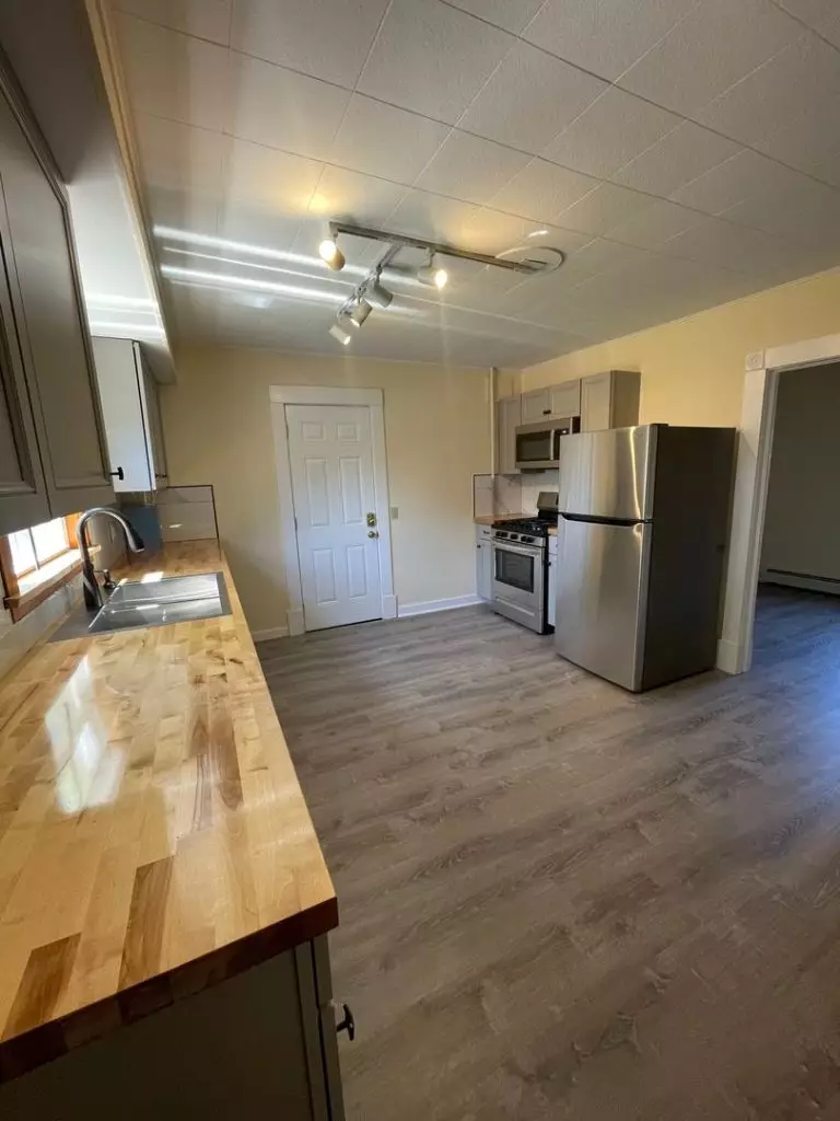 Renovated 4 Bedroom Apartment in Burlington, VT | Old North End Near UVM & Downtown | June 2027