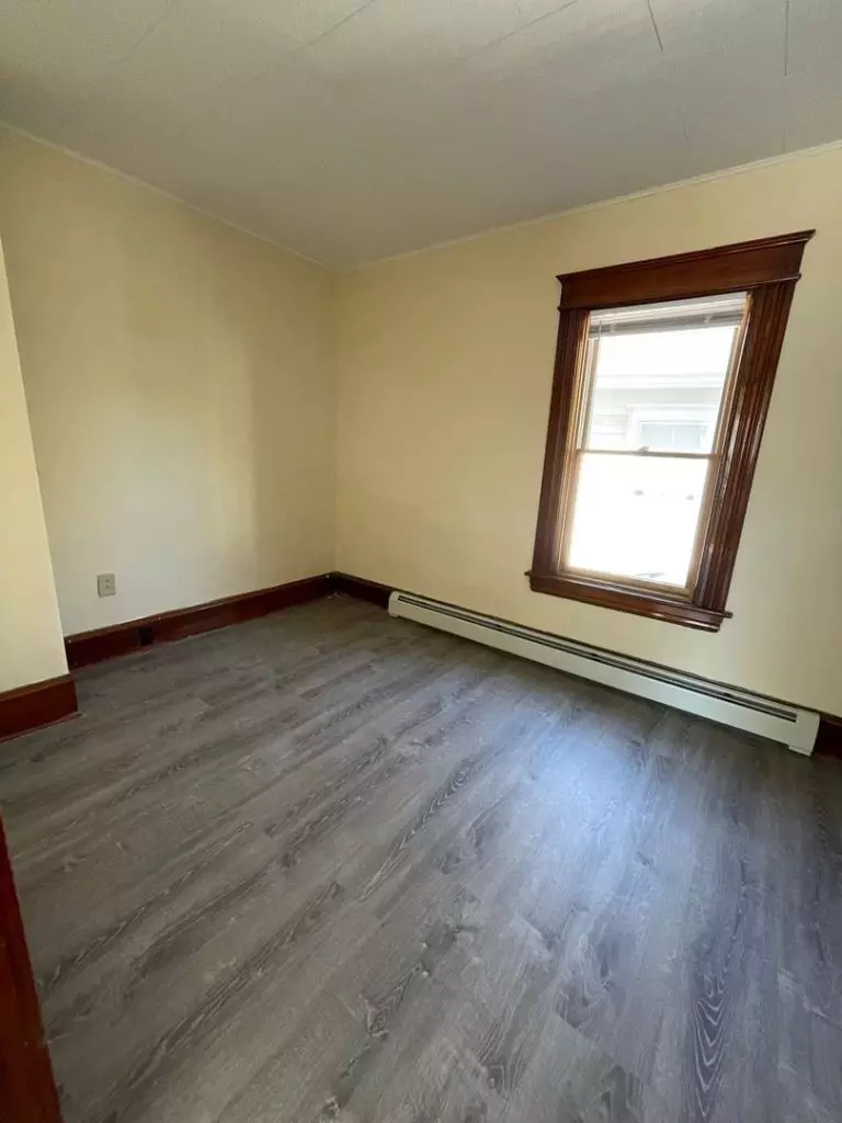 Renovated 4 Bedroom Apartment in Burlington, VT | Old North End Near UVM & Downtown | June 2027