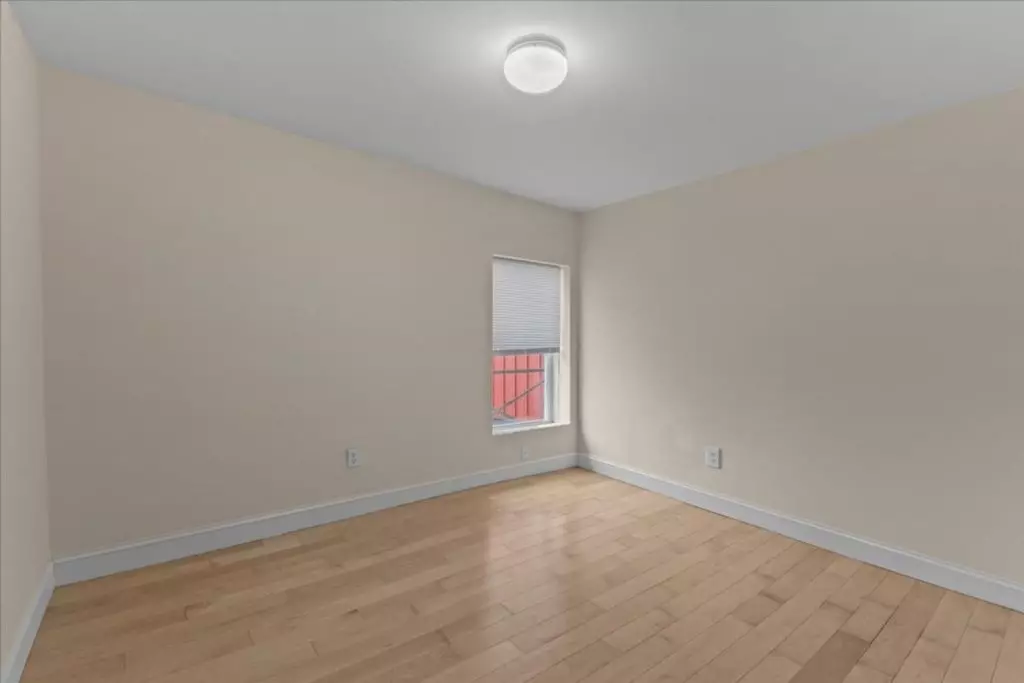 One Bedroom, 141 Main Street, Burlington – Available June 1st, 2026