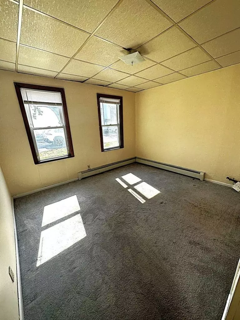 50 North Ave – June 1st – Spacious 3 bedroom apartment available