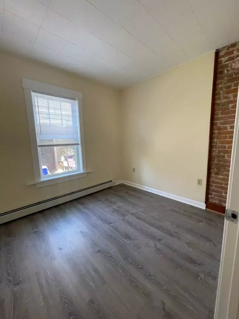 Renovated 4 Bedroom Apartment in Burlington, VT | Old North End Near UVM & Downtown | June 2027