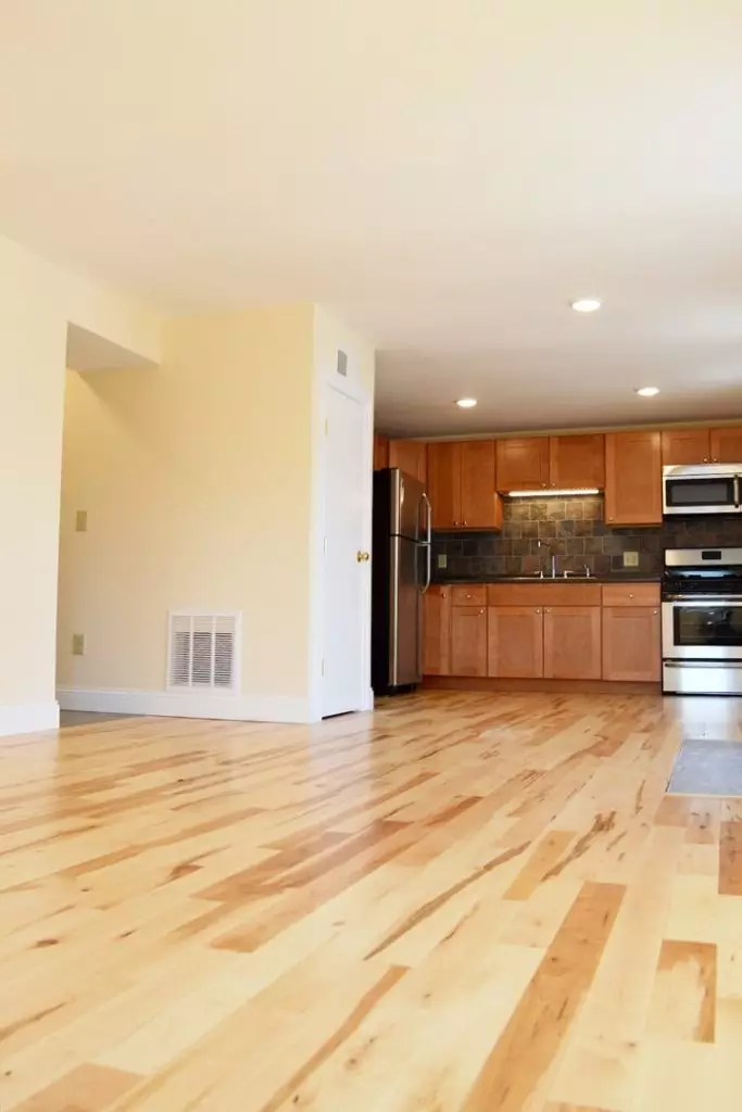 2 Bedroom w/ laundry + parking – 158A North Street, Burlington VT – June 1st, 2026