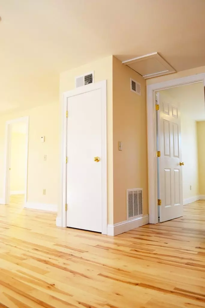 2 Bedroom w/ laundry + parking – 158A North Street, Burlington VT – June 1st, 2026