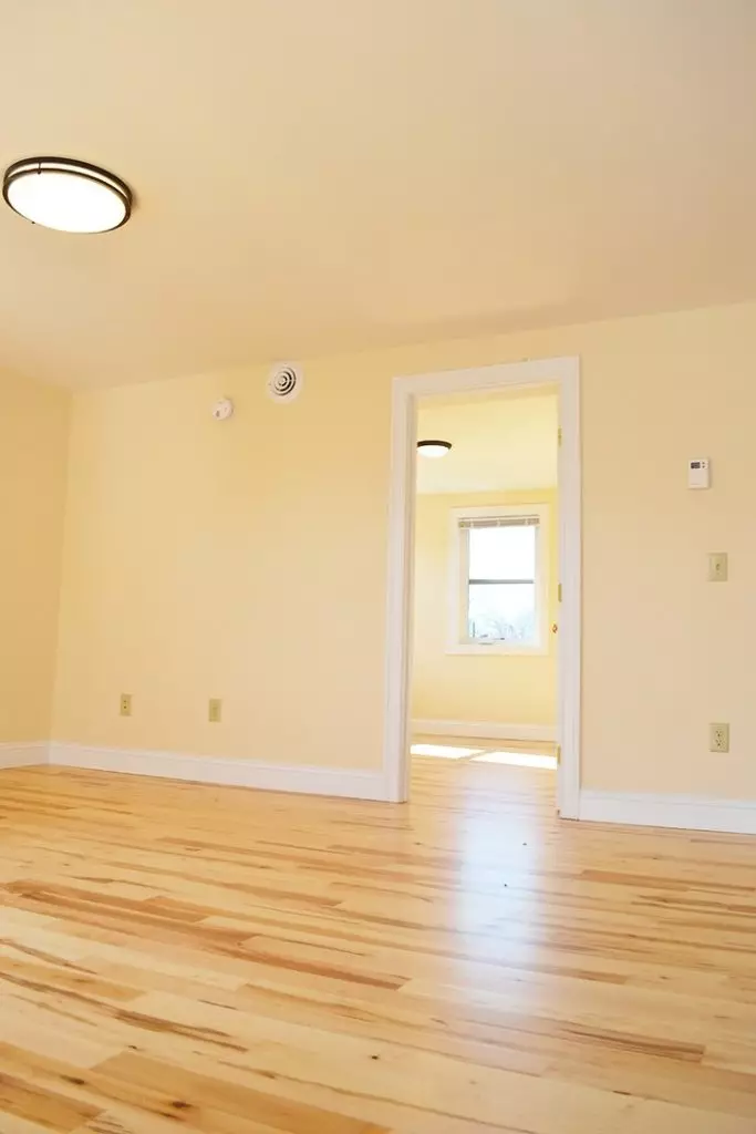 2 Bedroom w/ laundry + parking – 158A North Street, Burlington VT – June 1st, 2026