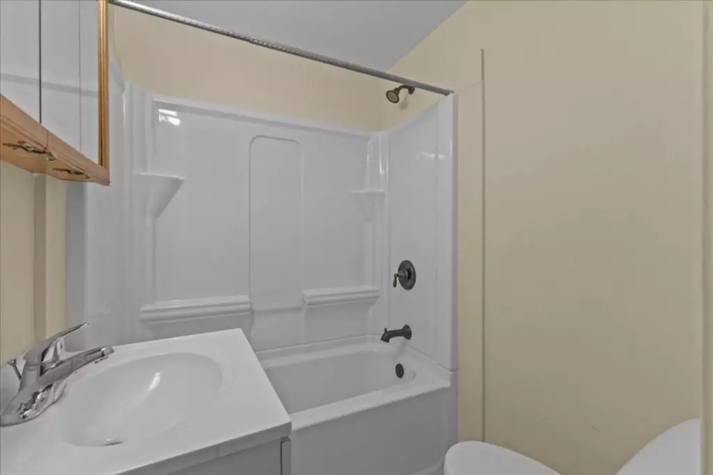 One Bedroom, 141 Main Street, Burlington – Available June 1st, 2026