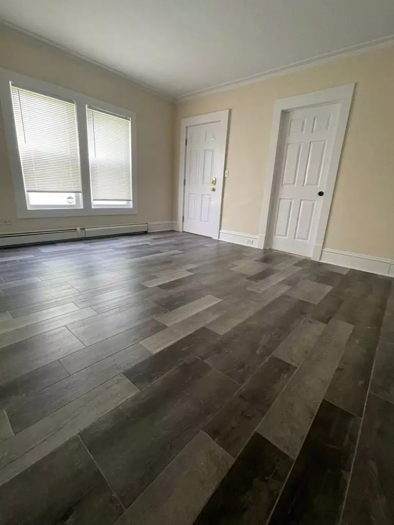 88 Lafountain St, Burlington, VT | 4 Bedroom Apartment Near UVM with Porch & Laundry | June 2027