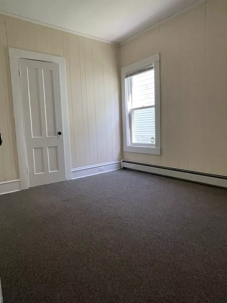 88 Lafountain St, Burlington, VT | 4 Bedroom Apartment Near UVM with Porch & Laundry | June 2027