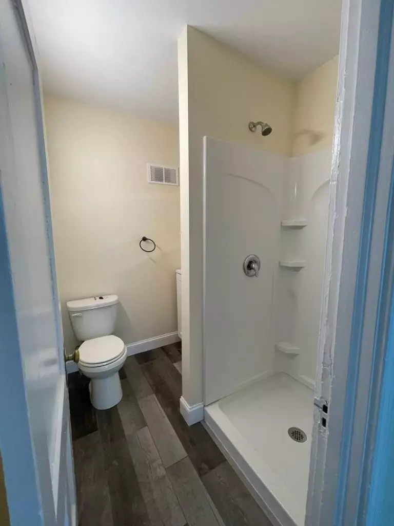 88 Lafountain St, Burlington, VT | 4 Bedroom Apartment Near UVM with Porch & Laundry | June 2027