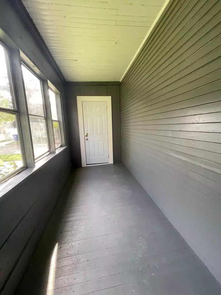 88 Lafountain St, Burlington, VT | 4 Bedroom Apartment Near UVM with Porch & Laundry | June 2027