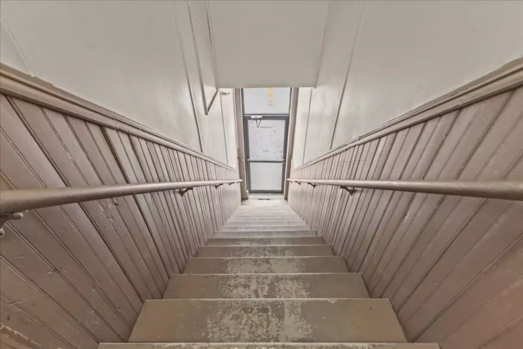 One Bedroom, 141 Main Street, Burlington – Available June 1st, 2026