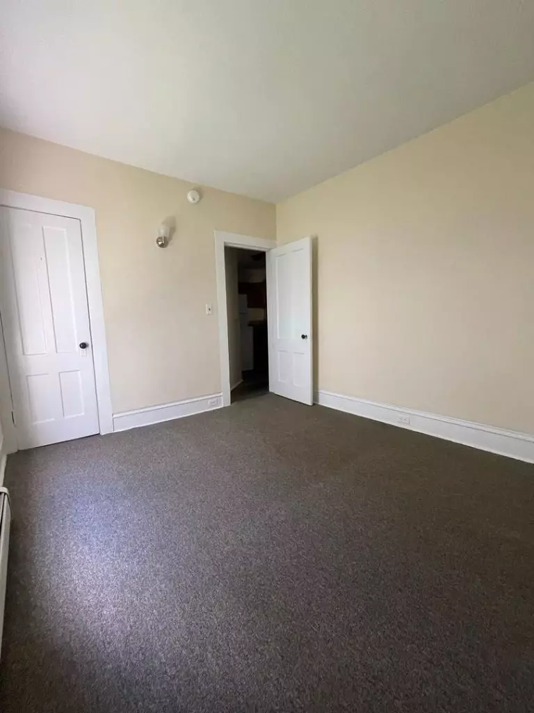 88 Lafountain St, Burlington, VT | 4 Bedroom Apartment Near UVM with Porch & Laundry | June 2027