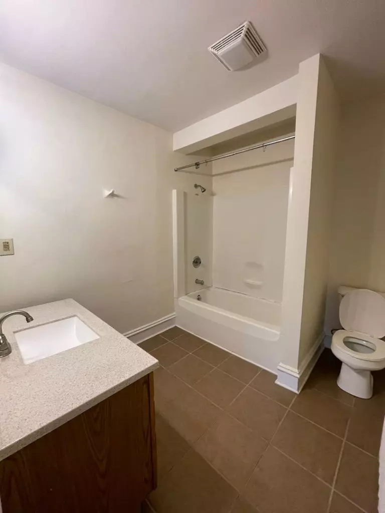 3 Bedroom Apartment in Burlington, VT | Old North End Near UVM | June 2027