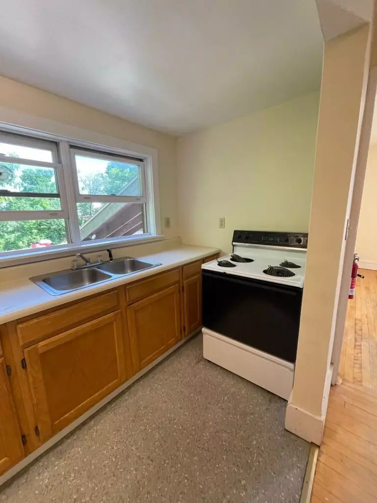 3 Bedroom Apartment in Burlington, VT | Old North End Near UVM | June 2027
