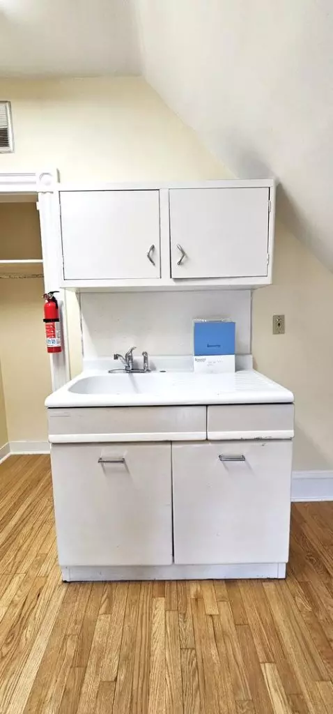 STUDIO APARTMENT, Burlington VT – AVAILABLE June 1, 2026