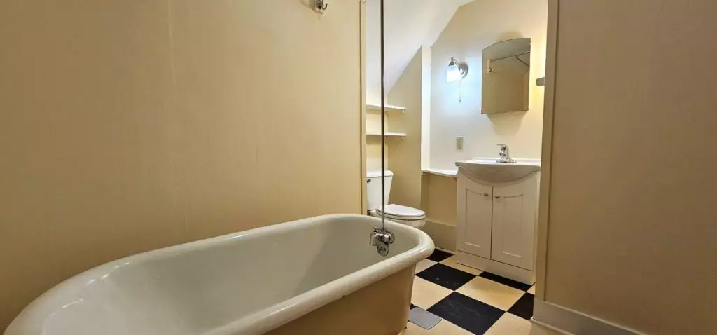STUDIO APARTMENT, Burlington VT – AVAILABLE June 1, 2026