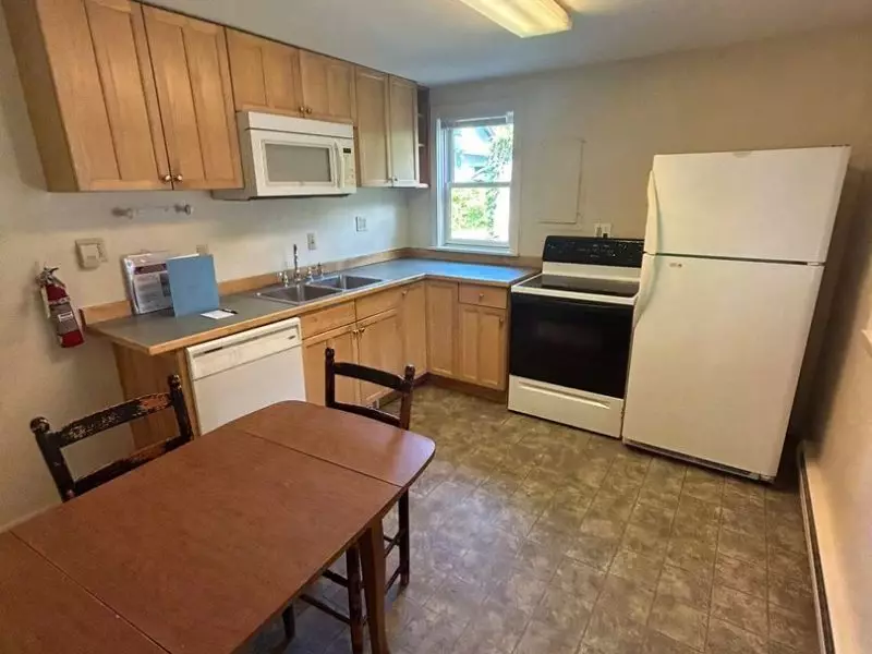2 Bedroom + Office Apartment in Burlington, VT | Laundry, Storage & Parking | June 2027