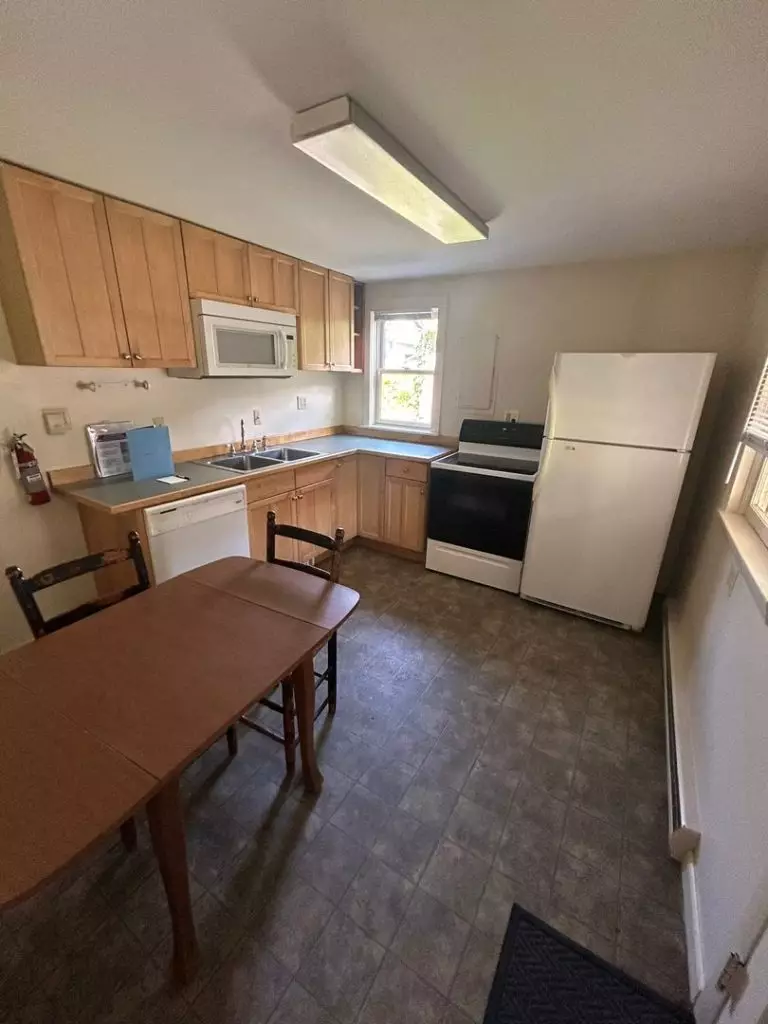 2 Bedroom + Office Apartment in Burlington, VT | Laundry, Storage & Parking | June 2027