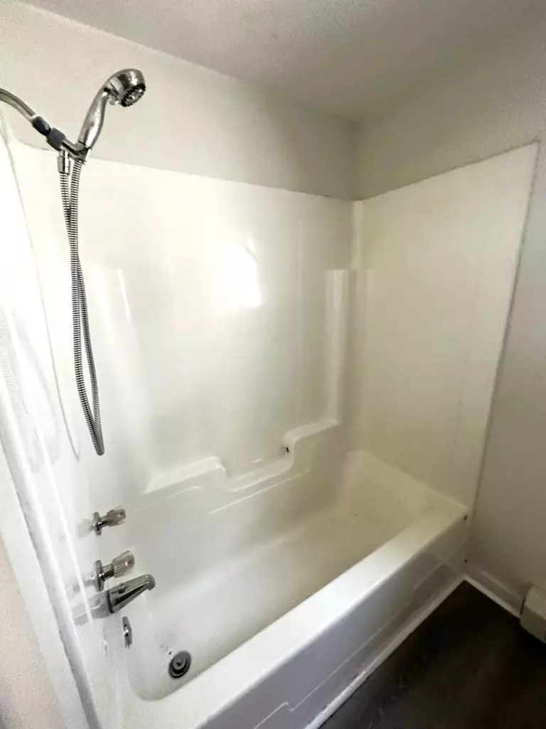 50 North Ave – June 1st – Spacious 3 bedroom apartment available