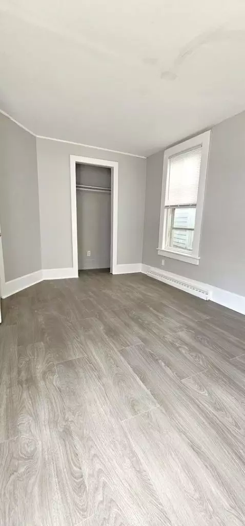 FOR RENT BY ROOM in South end- AVAILABLE NOW
