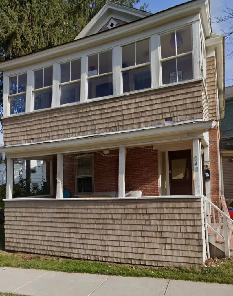 FOR RENT BY ROOM in South end- AVAILABLE NOW