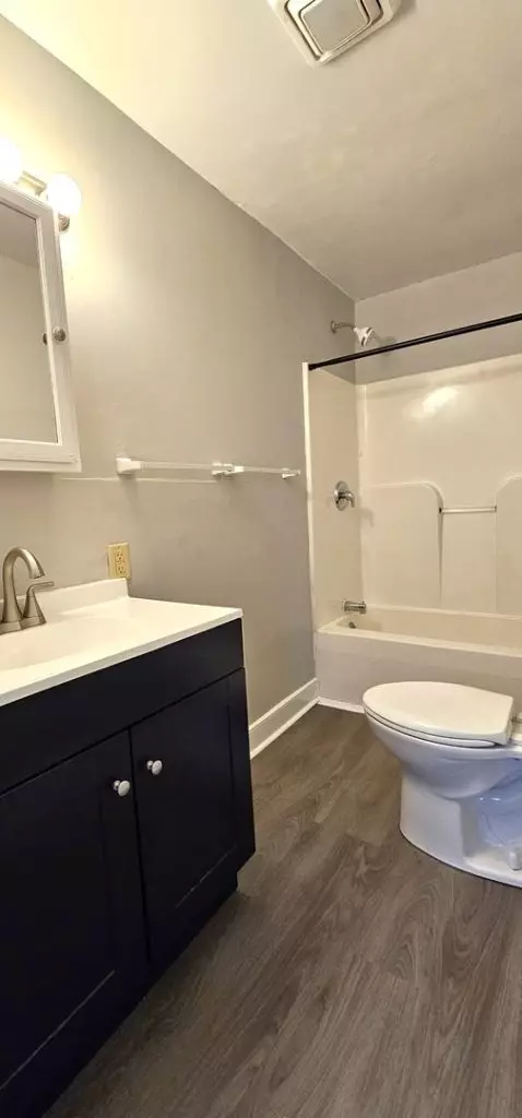 FOR RENT BY ROOM in South end- AVAILABLE NOW