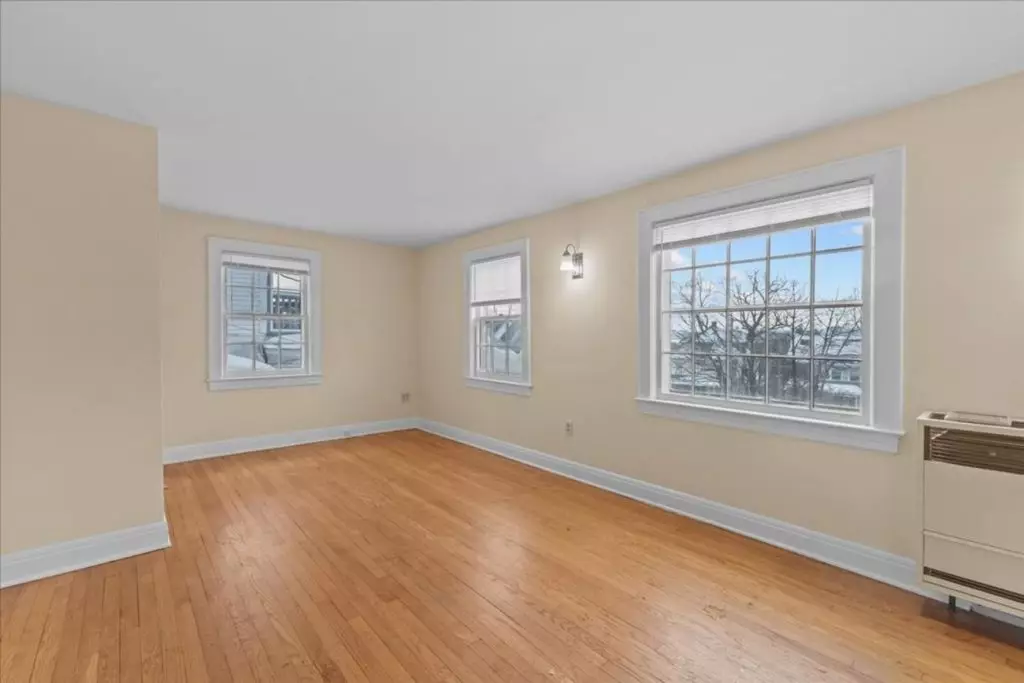 360-364 S Winooski Ave APT I – AVAILABLE NOW SHORT-TERM LEASE ONLY – BURLINGTON VT