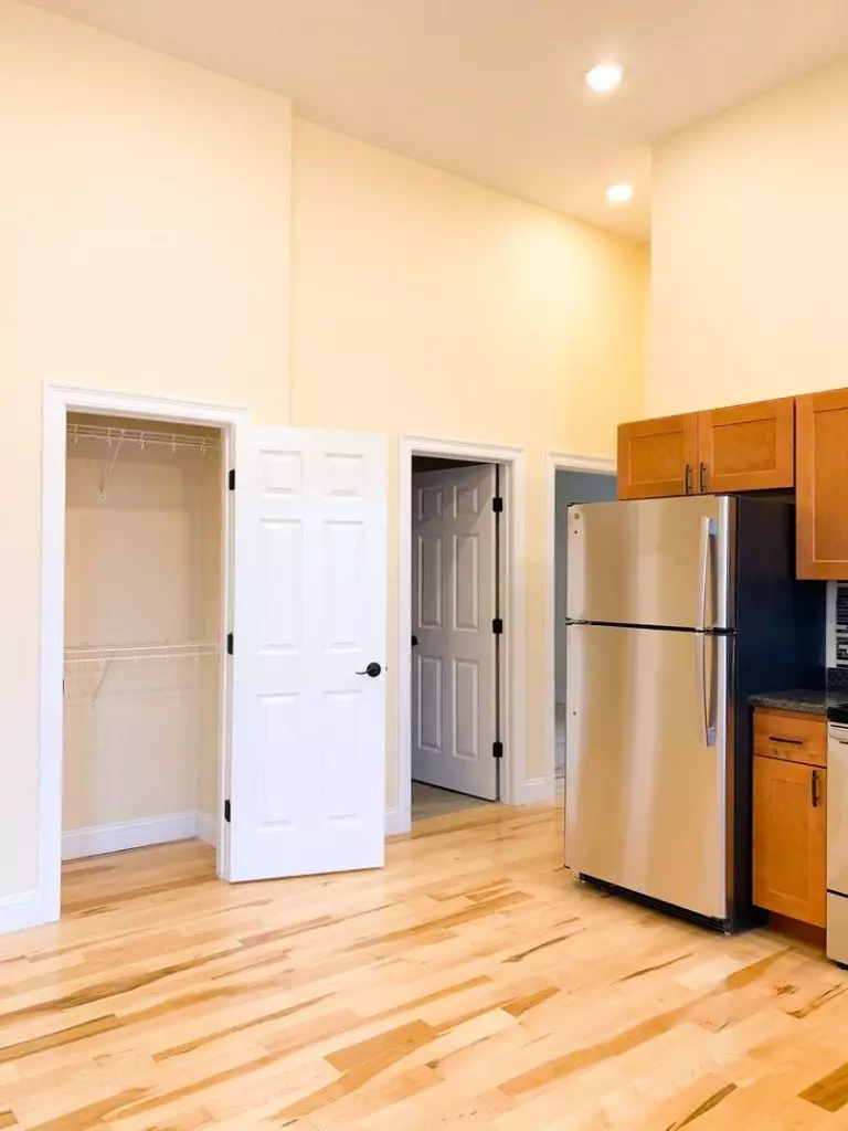 4 Bedroom, with Laundry 76 North Street- June 1st, 2026, Burlington VT