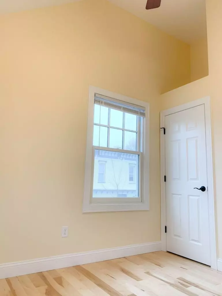 4 Bedroom, with Laundry 76 North Street- June 1st, 2026, Burlington VT