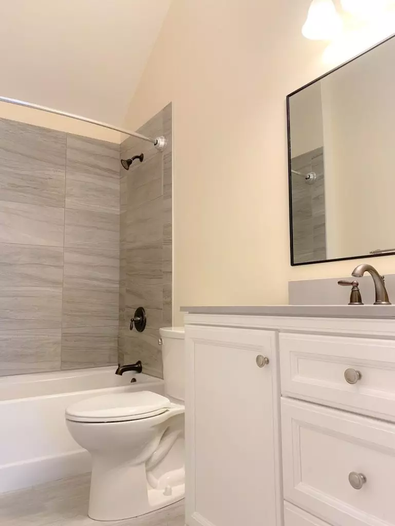 4 Bedroom, with Laundry 76 North Street- June 1st, 2026, Burlington VT