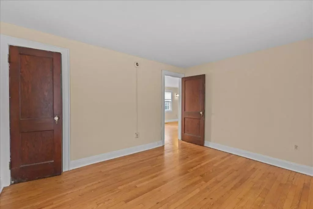 360-364 S Winooski Ave APT I – AVAILABLE NOW SHORT-TERM LEASE ONLY – BURLINGTON VT