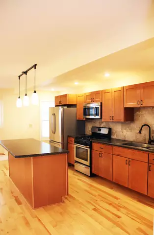 3 Bedroom in Burlington – 69B Spring St – June 1st, 2026