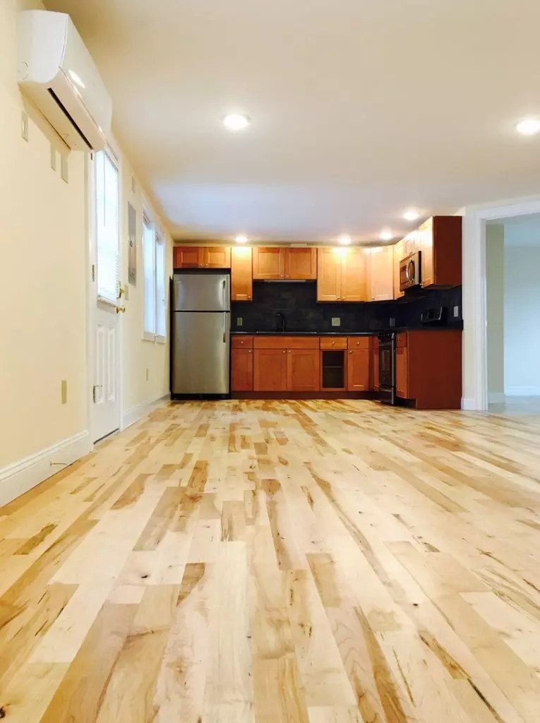 AVAILABLE JUNE 1, 2026 – Renovated 3-Bedroom Downtown Burlington Apartment Near UVM & Champlain College Campus with Washer/Dryer