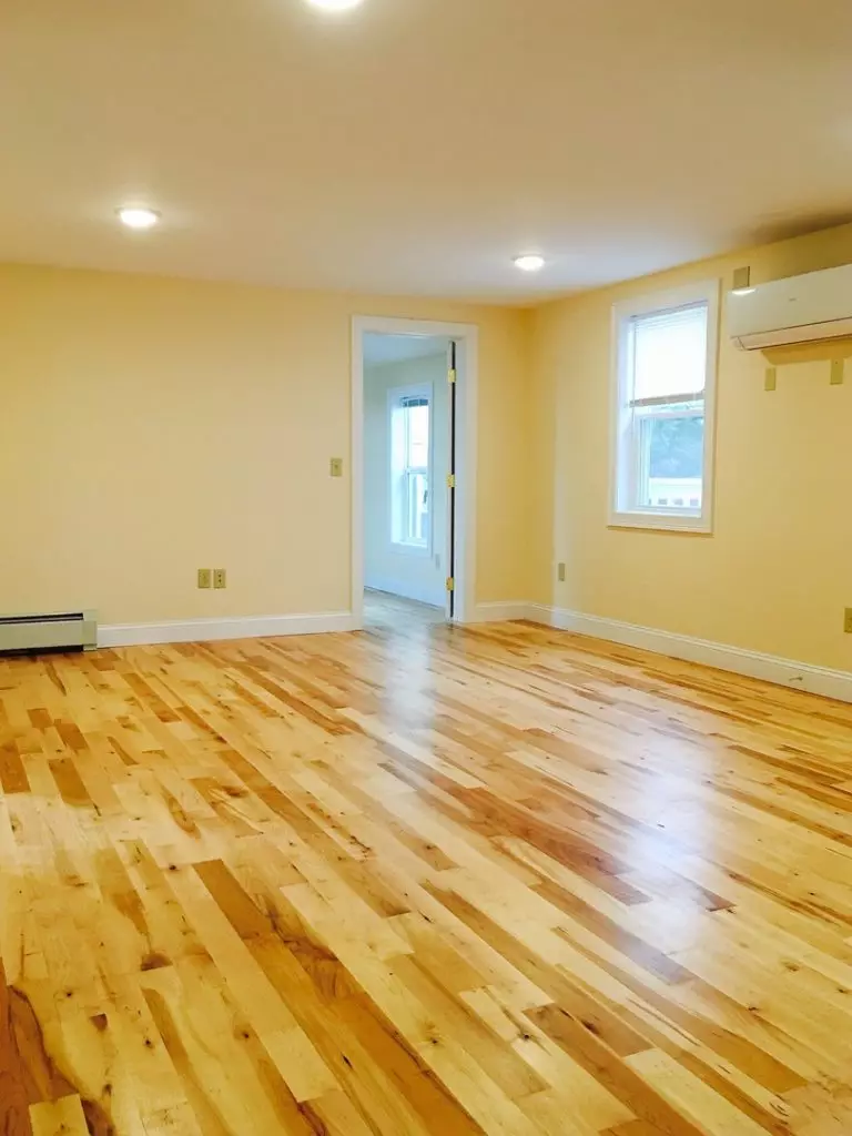 AVAILABLE JUNE 1, 2026 – Renovated 3-Bedroom Downtown Burlington Apartment Near UVM & Champlain College Campus with Washer/Dryer