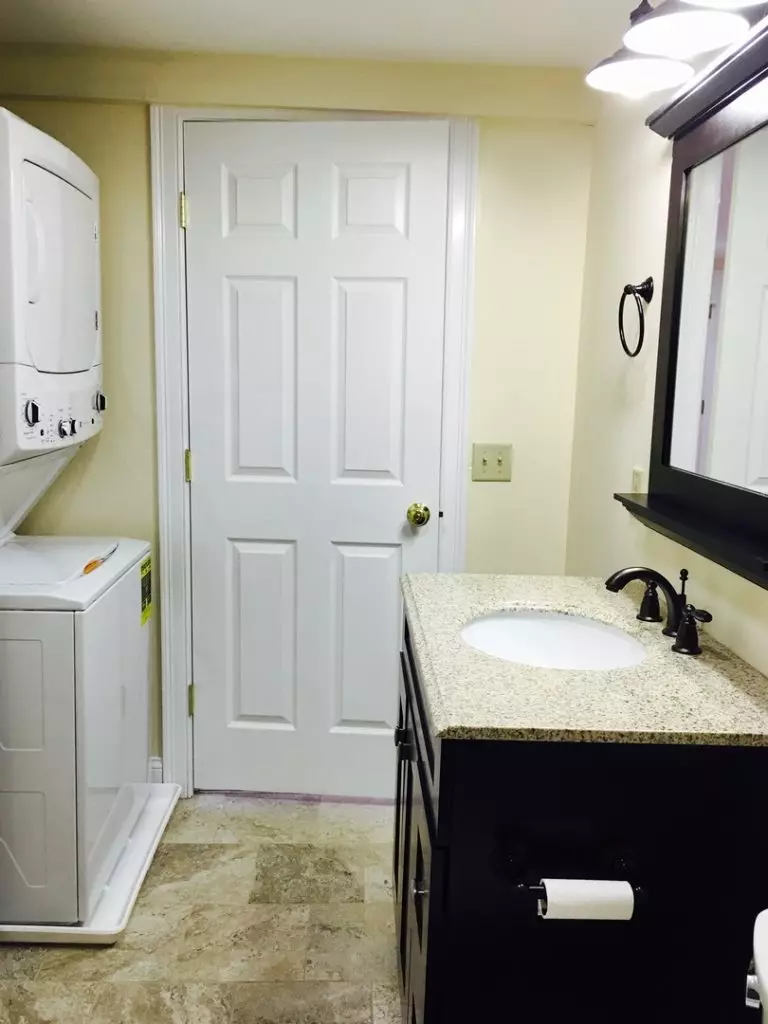 AVAILABLE JUNE 1, 2026 – Renovated 3-Bedroom Downtown Burlington Apartment Near UVM & Champlain College Campus with Washer/Dryer