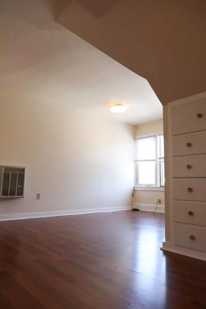 42 North Prospect Street #7 – Studio w/ Parking in Burlington, Close to Campus – June 1, 2026