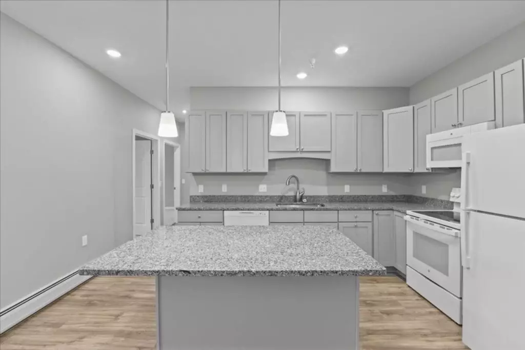 Spacious 2-Bedroom, 2 Bath Apartment at 32 Cottonwood Drive, Apt #204– Williston, VT!