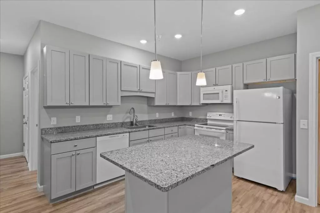Spacious 2-Bedroom, 2 Bath Apartment at 32 Cottonwood Drive, Apt #204– Williston, VT!
