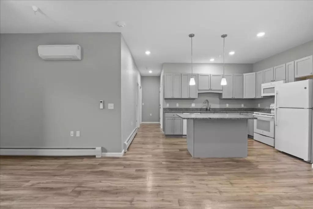 Spacious 2-Bedroom, 2 Bath Apartment at 32 Cottonwood Drive, Apt #204– Williston, VT!