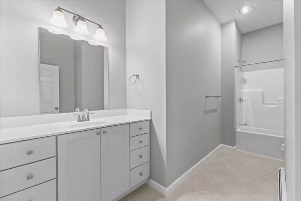 Spacious 2-Bedroom, 2 Bath Apartment at 32 Cottonwood Drive, Apt #201 – Williston, VT!