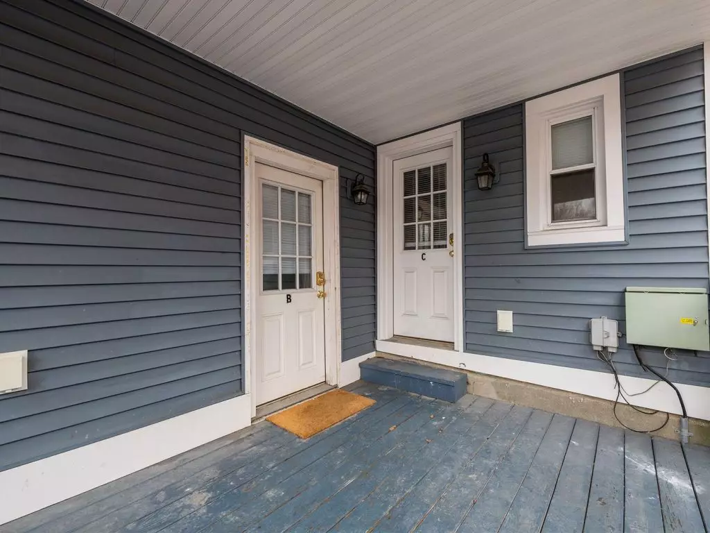 Renovated Studio Apartment in Burlington VT – 152C North Street AVAILABLE OCTOBER 5TH, 2026