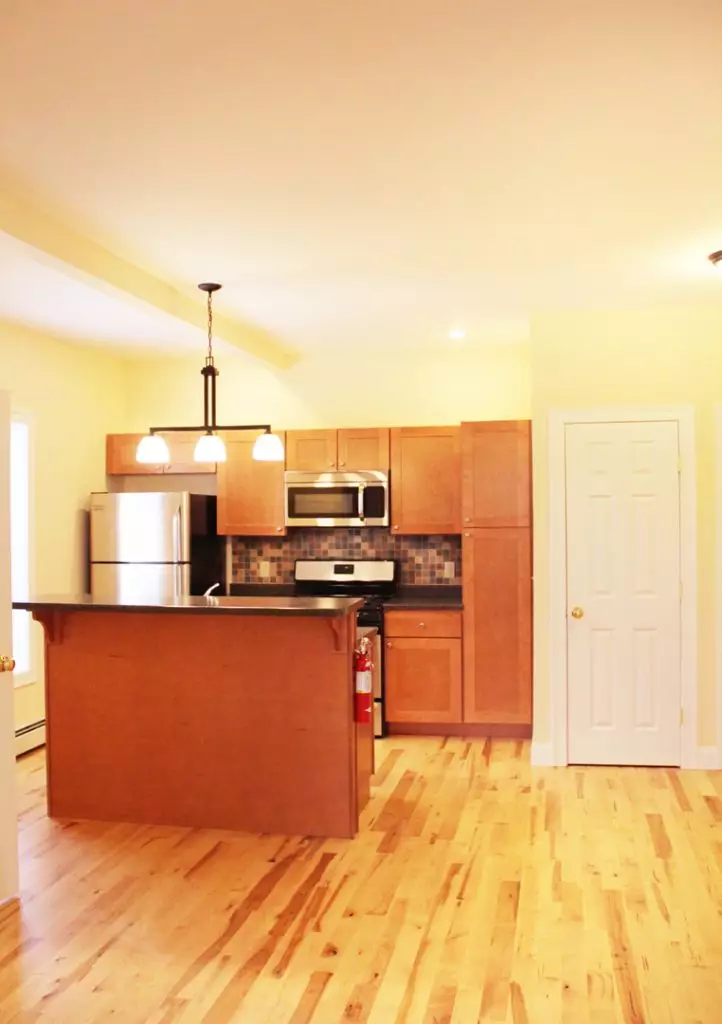 51 North Champlain St #7, Burlington, VT | 2 Bedroom Downtown Apartment with Heat Included | June 2027