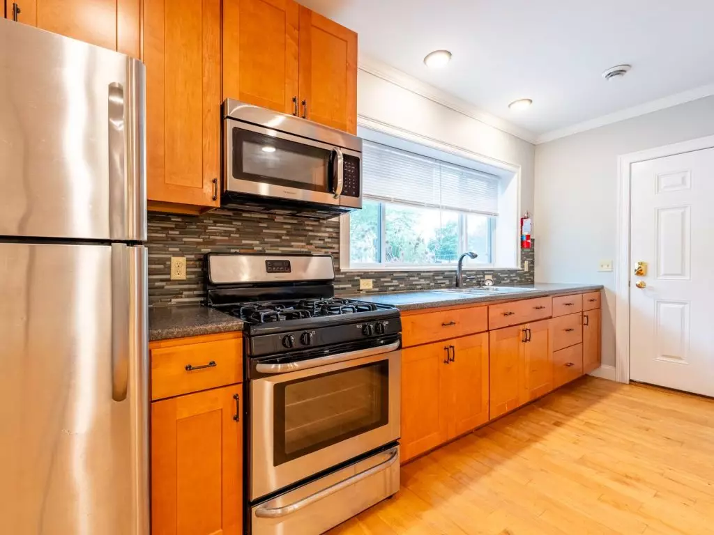 158I North St, Burlington, VT | Renovated 2 Bedroom Apartment Near UVM & Downtown | June 2027