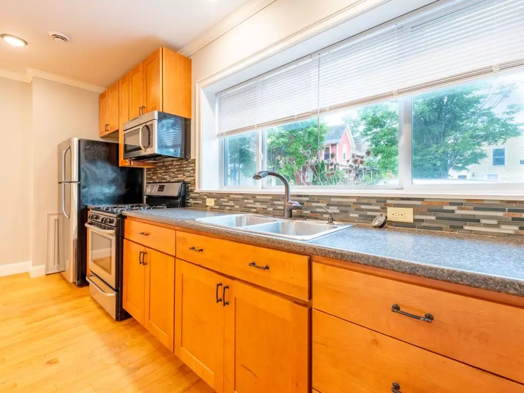 158I North St, Burlington, VT | Renovated 2 Bedroom Apartment Near UVM & Downtown | June 2027