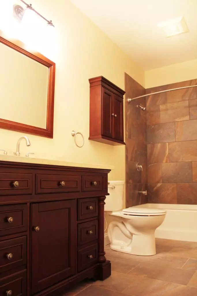 51 North Champlain St #7, Burlington, VT | 2 Bedroom Downtown Apartment with Heat Included | June 2027