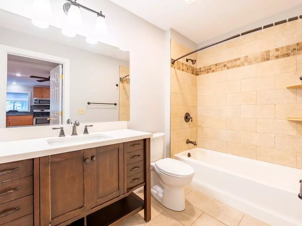 158I North St, Burlington, VT | Renovated 2 Bedroom Apartment Near UVM & Downtown | June 2027