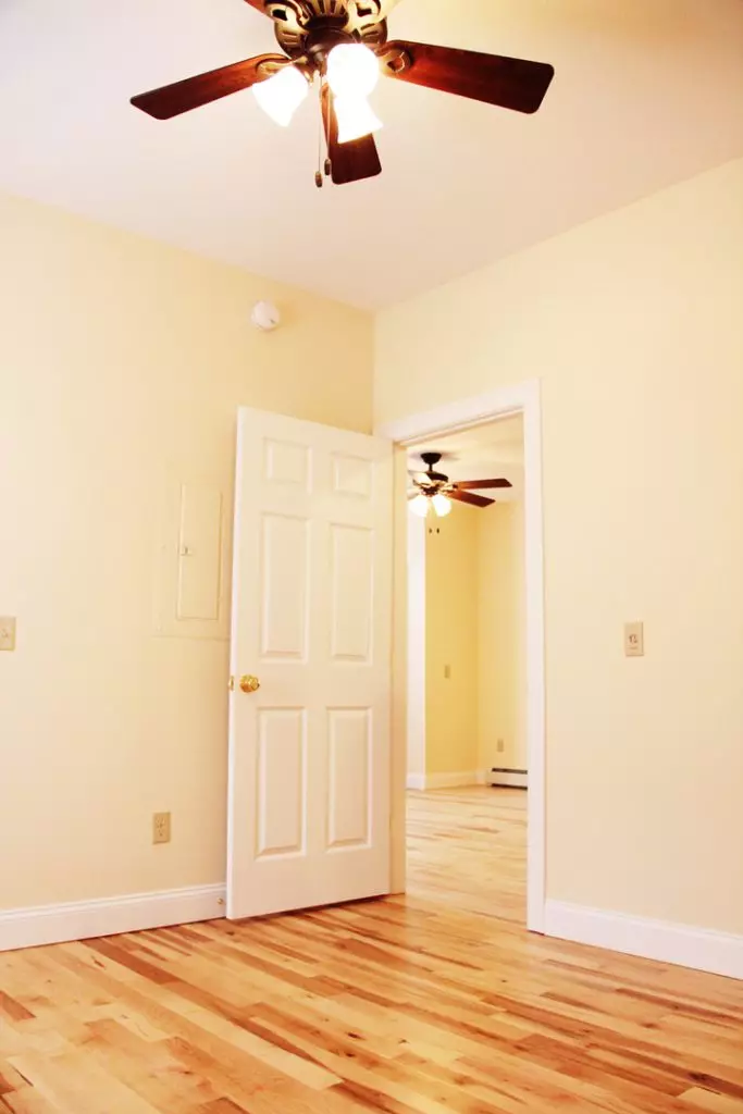 51 North Champlain St #7, Burlington, VT | 2 Bedroom Downtown Apartment with Heat Included | June 2027