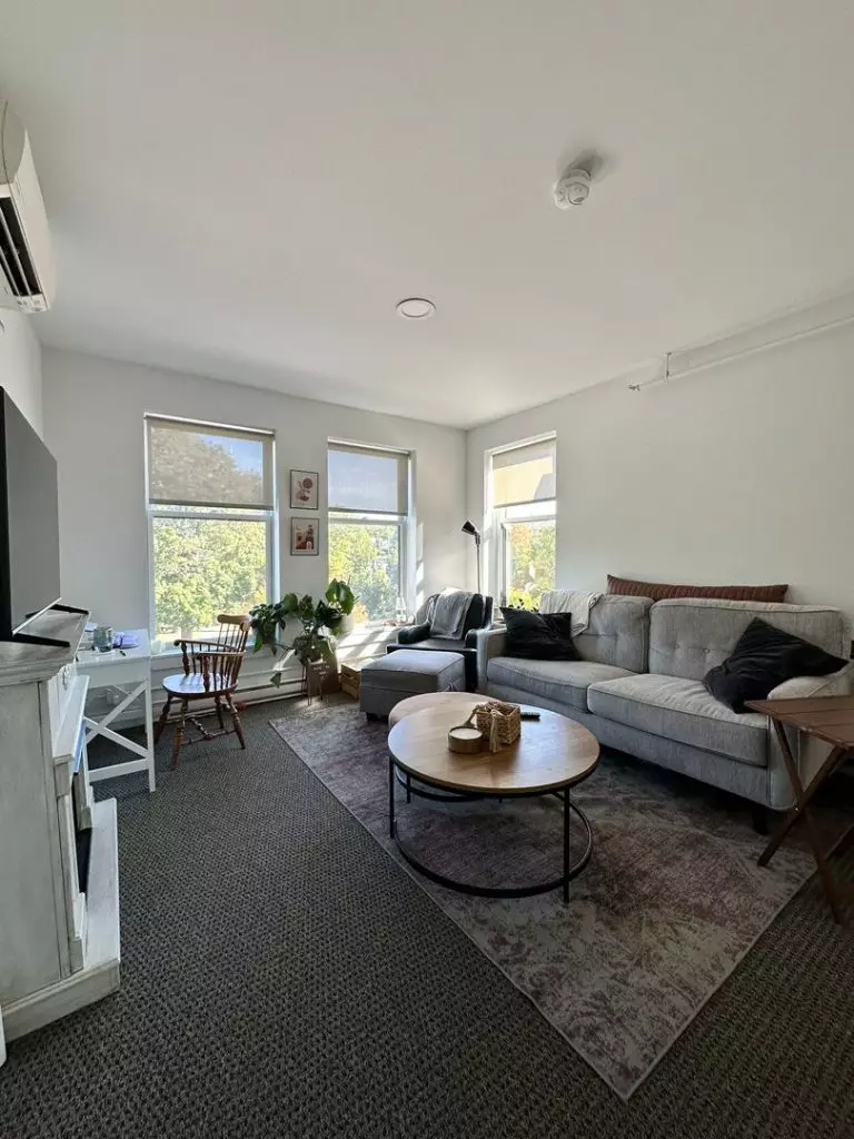 Gorgeous Two Bedroom, Two Bathroom Apartment Located in the Heart of St. Albans