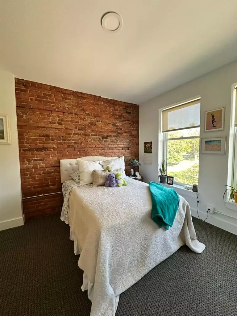 Gorgeous Two Bedroom, Two Bathroom Apartment Located in the Heart of St. Albans