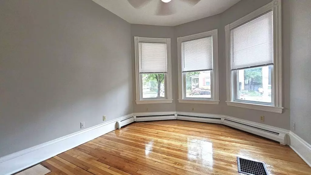 STUDIO APARTMENT – AVAILABLE JUNE 1, 2026