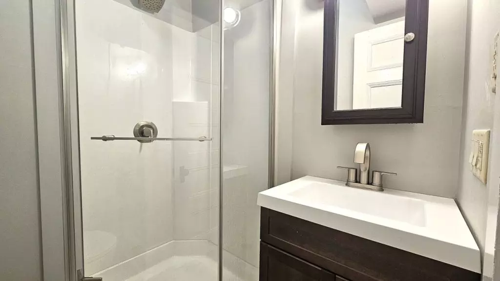STUDIO APARTMENT – AVAILABLE JUNE 1, 2026